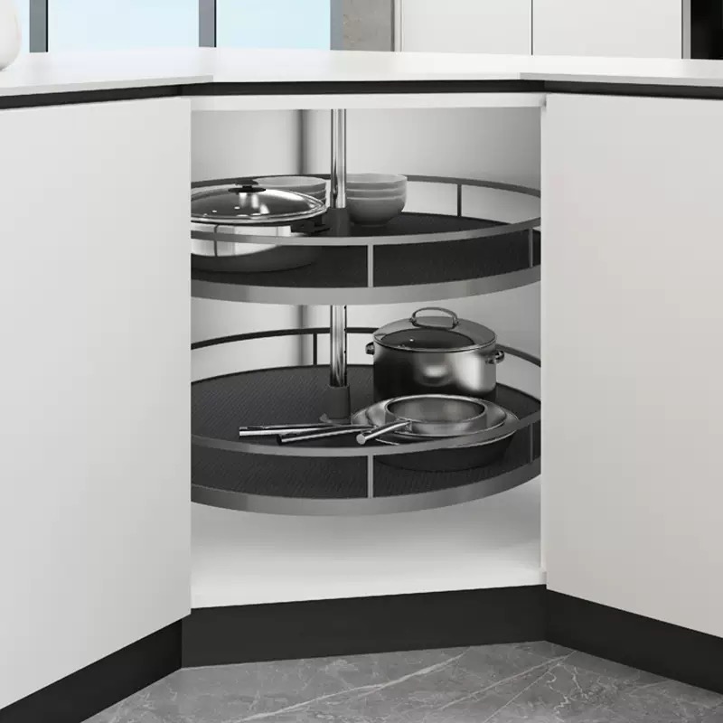 Rotating pull-out basket